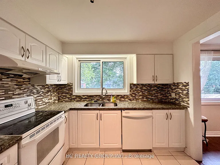 35 Lailey Cres — Photo 5