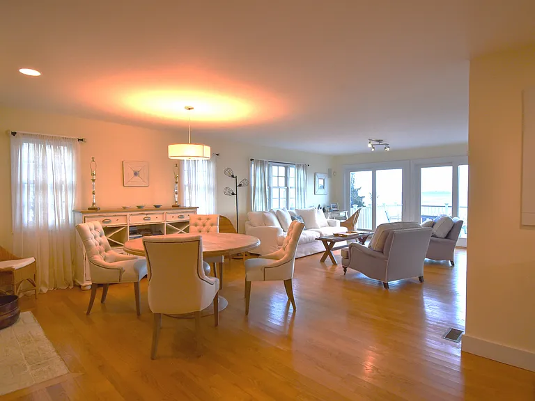 21 Bayside Ave — Photo 8