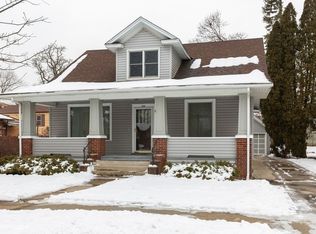 364 N Commonwealth Ave, Elgin, IL 60123