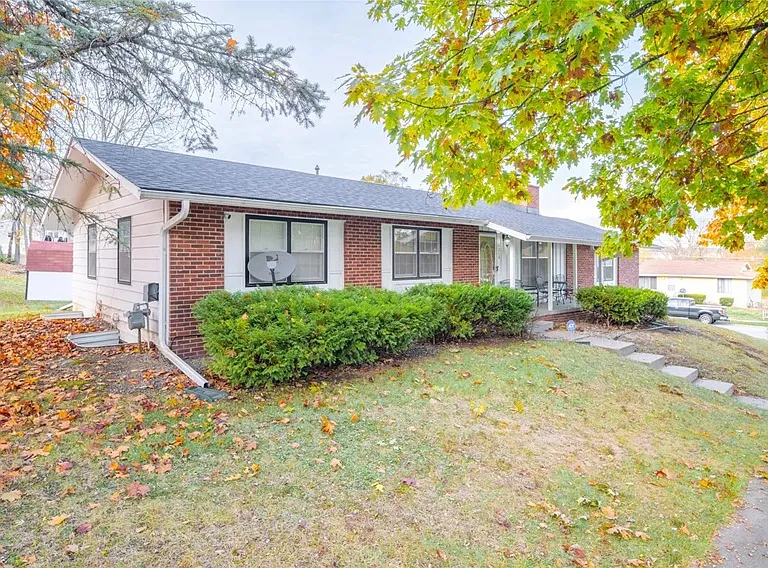 4212 Valley Cir — Photo 2