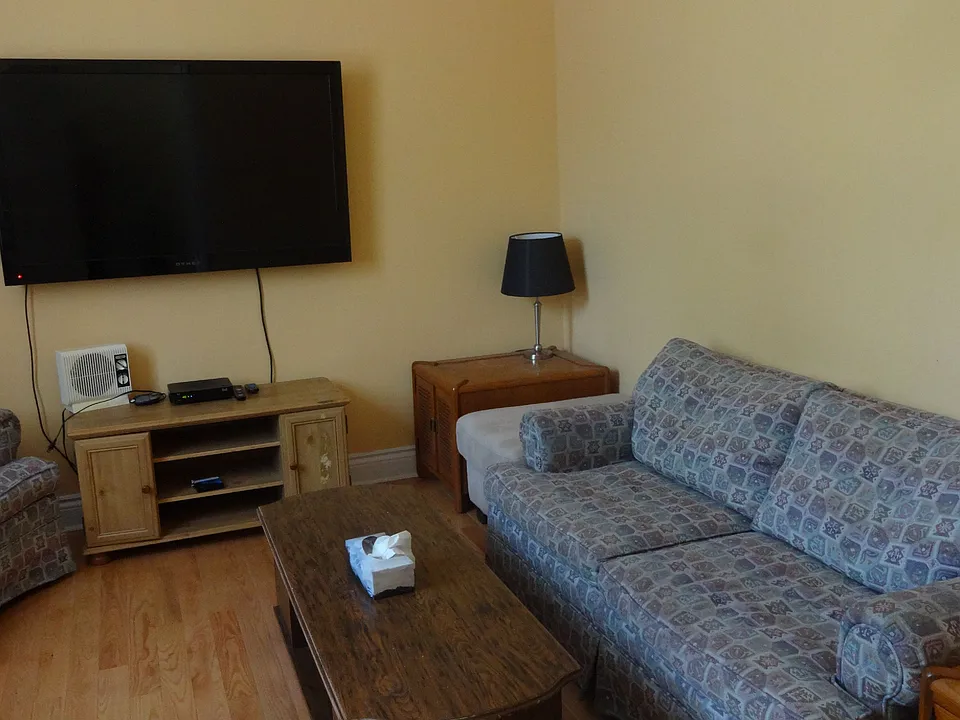 6 Christie St #2
