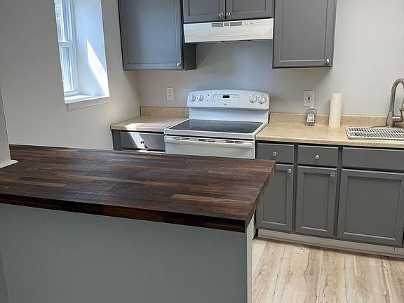 3rd image of 701 Main St APT 2