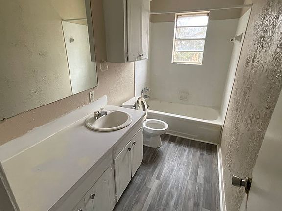 4th image of 6956 Broadway Ave