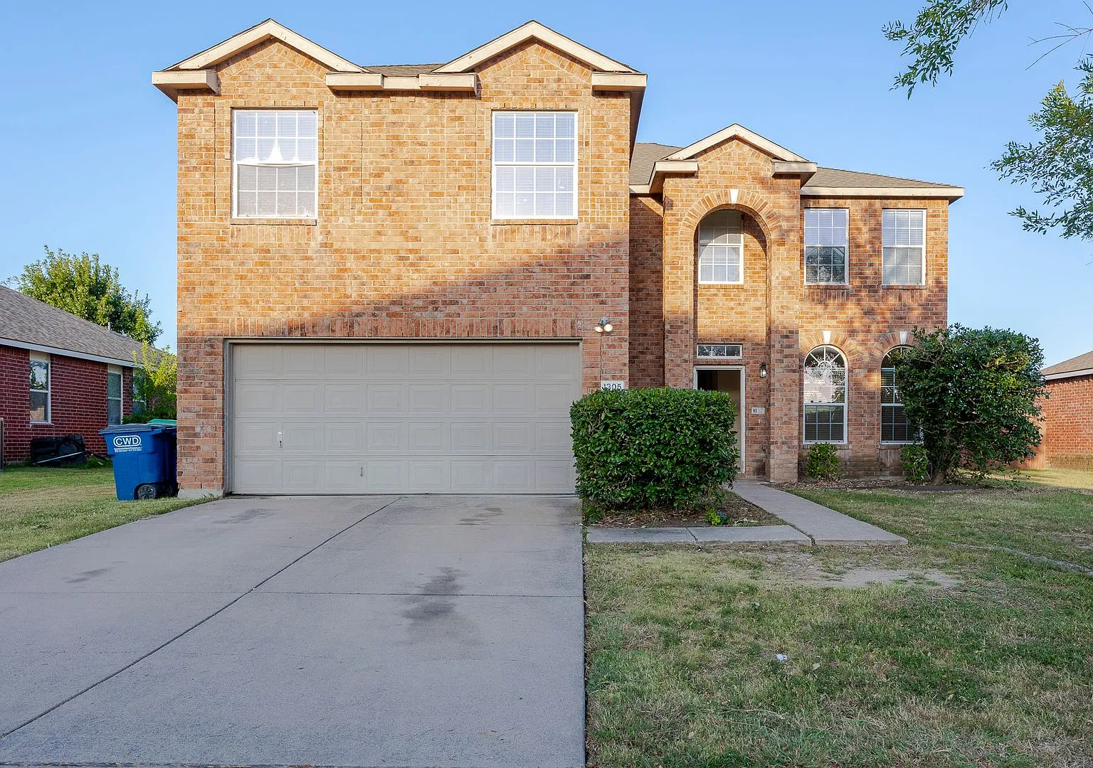 Perfect for growing families, this spacious home offers natural light, a huge backyard, community... — Photo 2