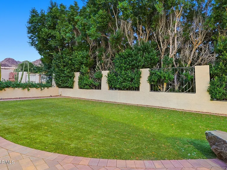 2221 E Vista Ave — Photo 37