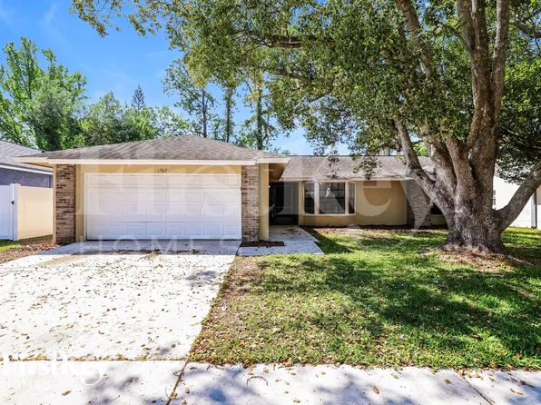 1907 Landside Dr, Valrico, FL 33594