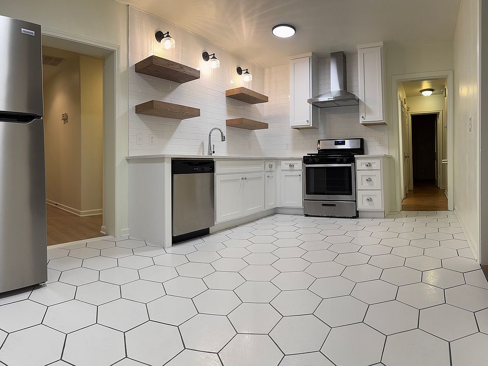 Kitchen remodel completed Fall 2024. Stainless appliances