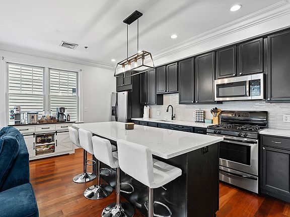 4th image of 87 Dix St Unit 3