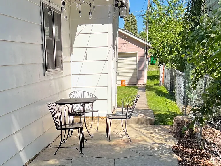 542 N Black Ave — Photo 17