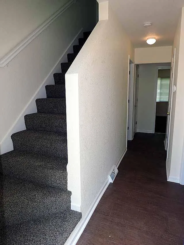 3 bed, 1.5 bath, 1300 sqft, $1,400 — Photo 2