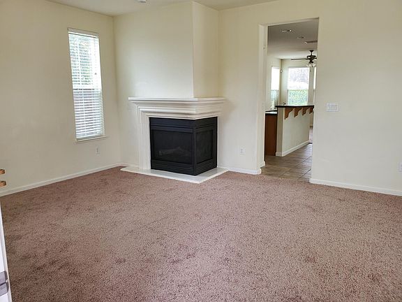 Formal Living room w/new carpet