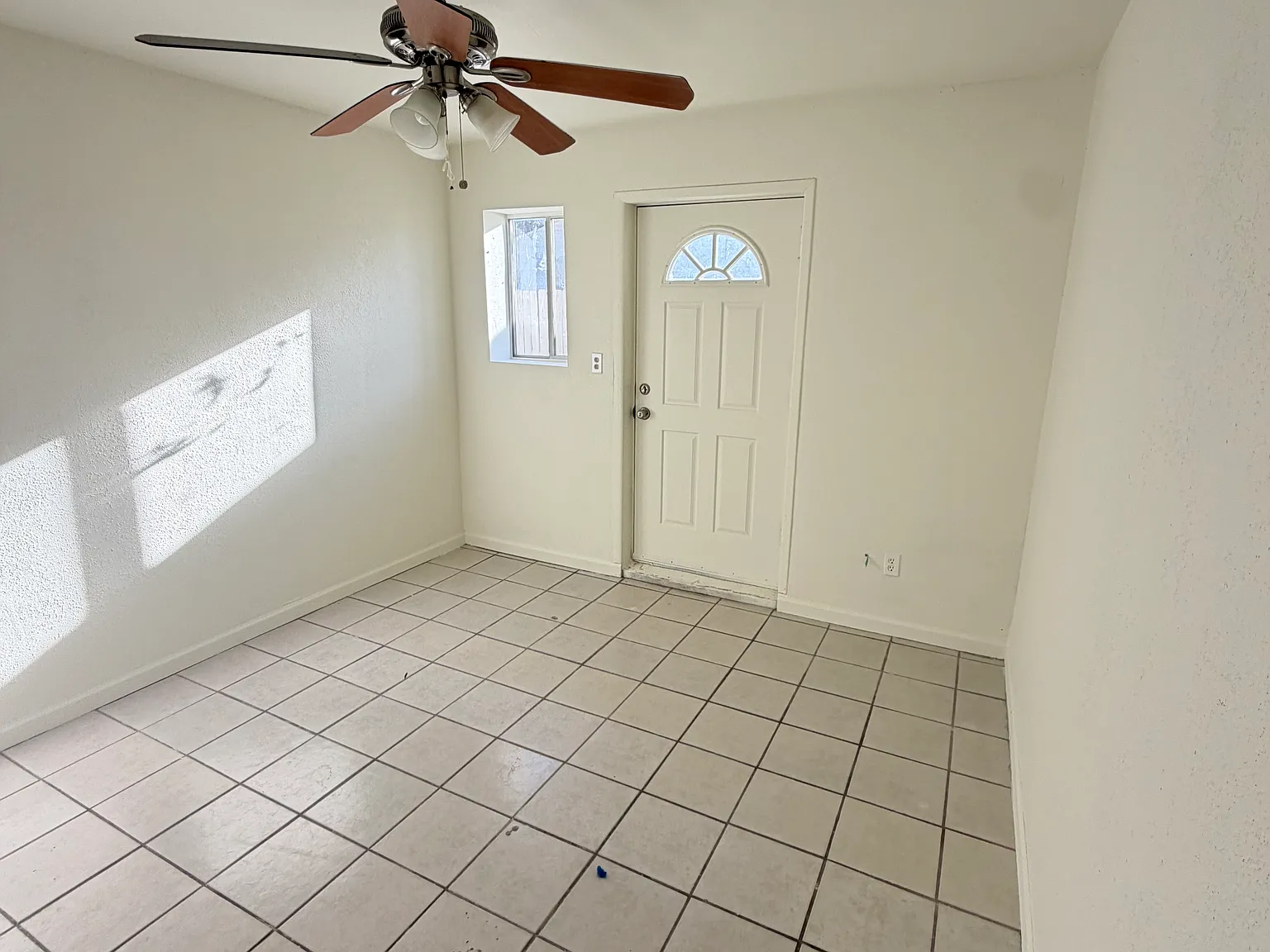 6 bed, 2200 sqft, $2,795 — Photo 4