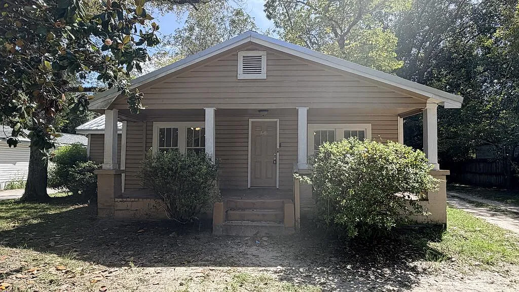 3 bed, 2.0 bath, 1385 sqft, $1,100 — Photo 3