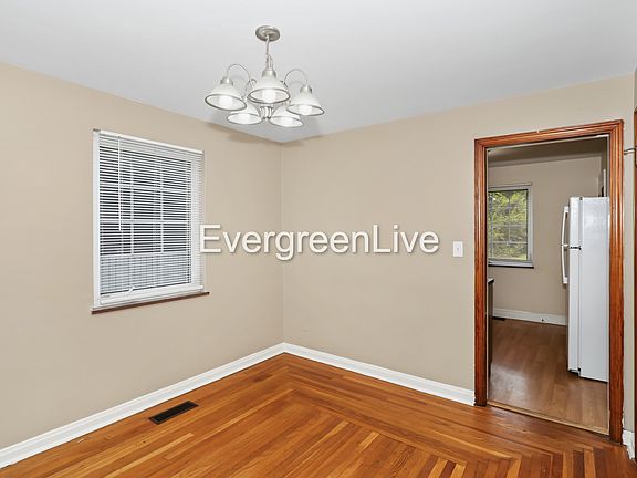 5th image of 1520 Saint Clair Ave