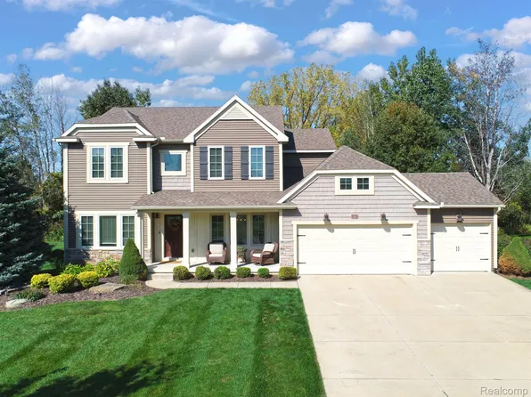 375 Shinnecock Dr, Brighton, MI 48114