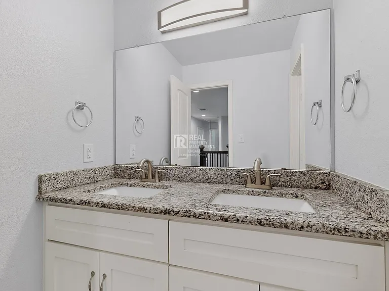 5838 Humbert Ave — Photo 31