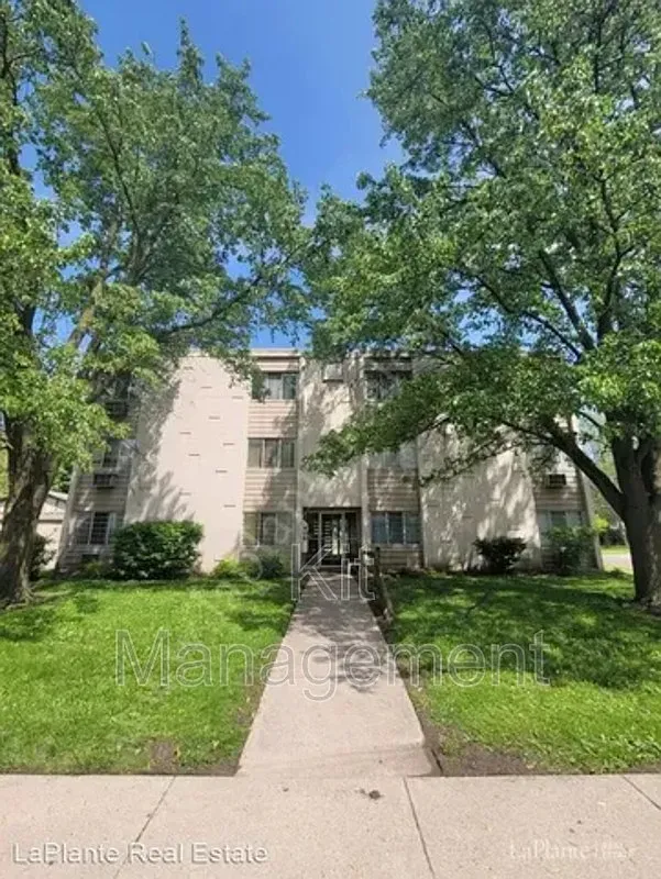 Charming Studio Near University 406 Burbank Drive, Toledo | $595/mo | 500 sq ft — Photo 1