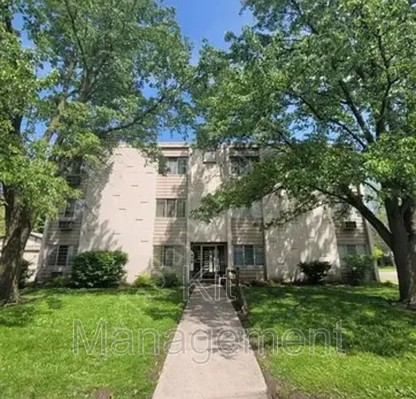406 Burbank Dr — Photo 1
