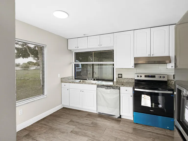 1014 Hooper Ave NE — Photo 11