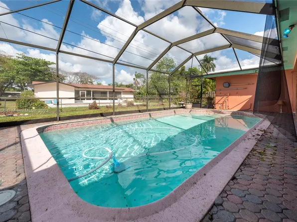 1111 NW 70th Ter, Plantation, FL 33313