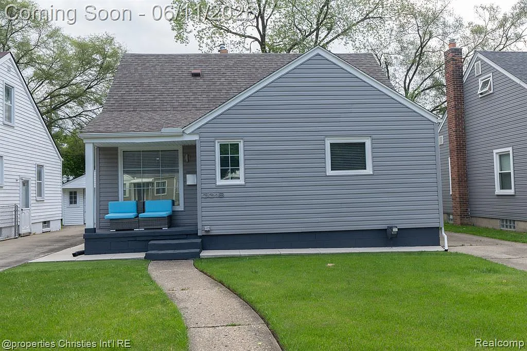 3 bed, 1.0 bath, 1504 sqft, $2,600 — Photo 2