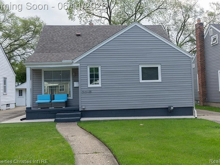 3318 Prairie Ave — Photo 2