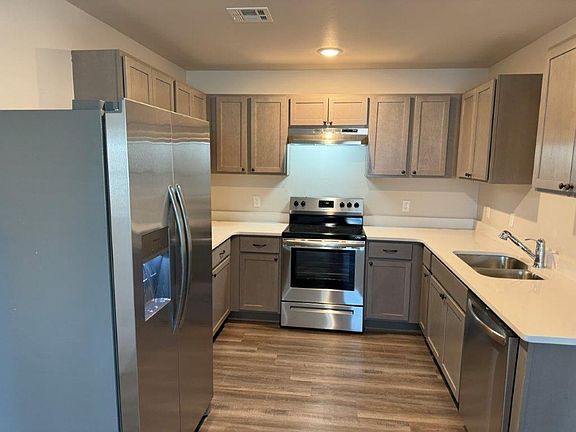 5th image of 552 Parkhill Cir
