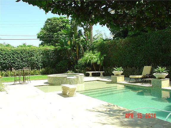 5th image of 520 SE 26th Ave