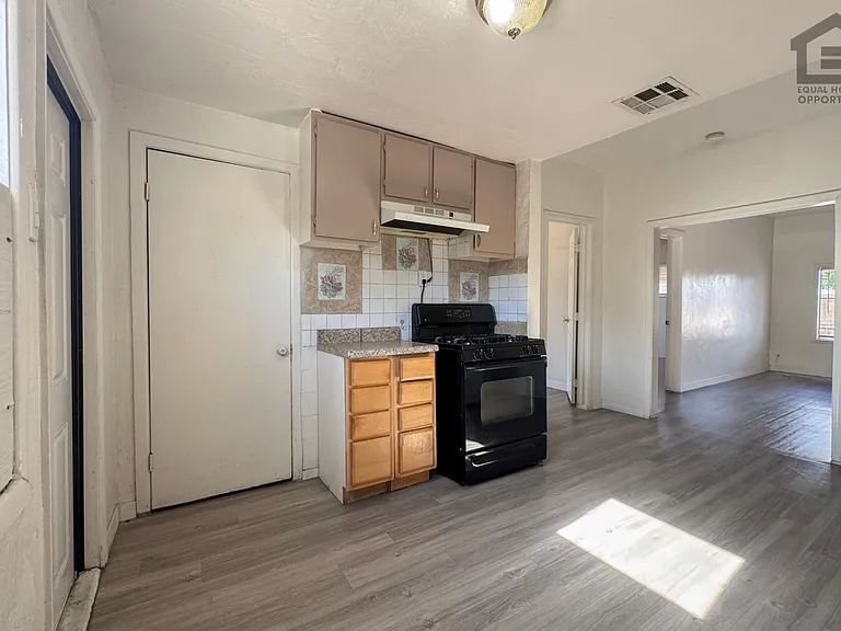 903 W Pierson St — Photo 13