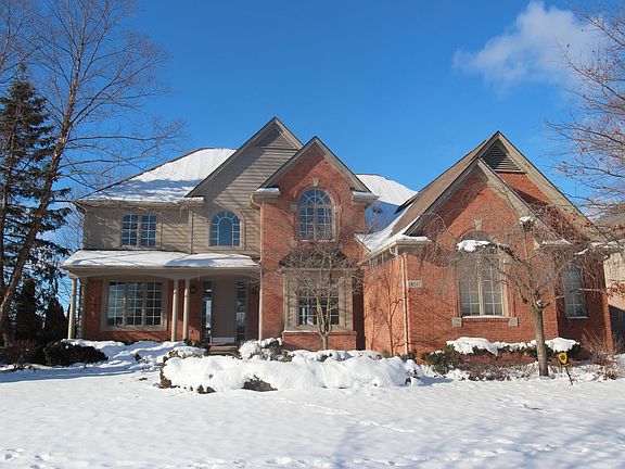 2nd image of 18547 Clairmont Cir W