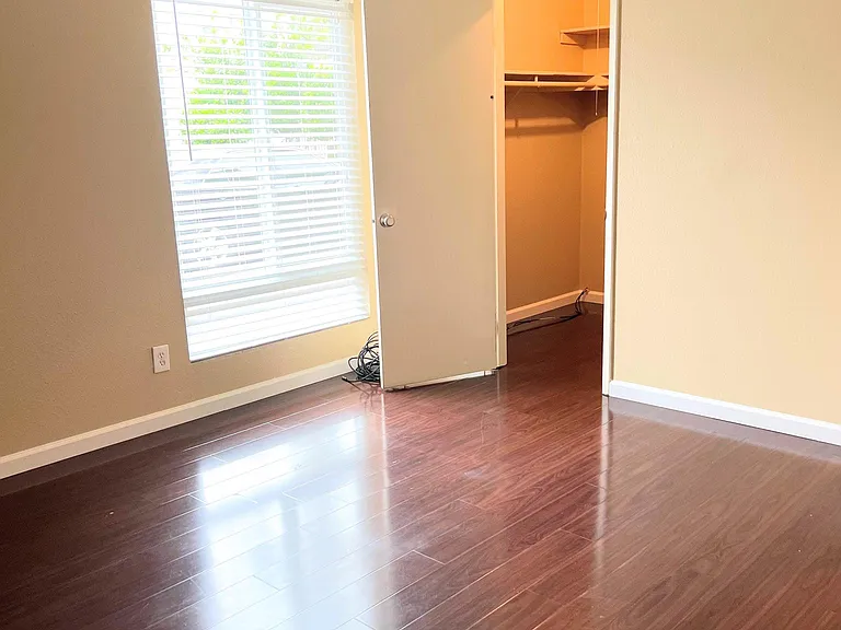 River House Apartments — Photo 14