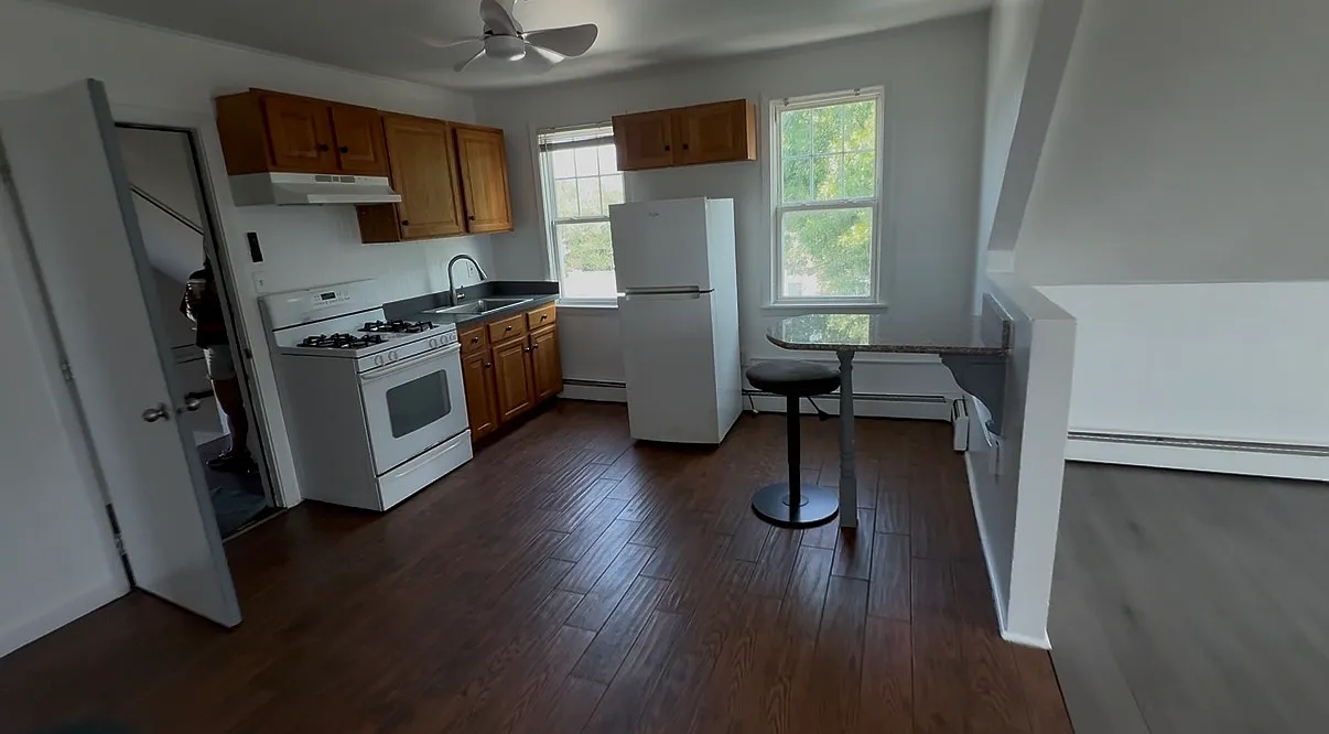 36 Hobson Ave — Photo 4