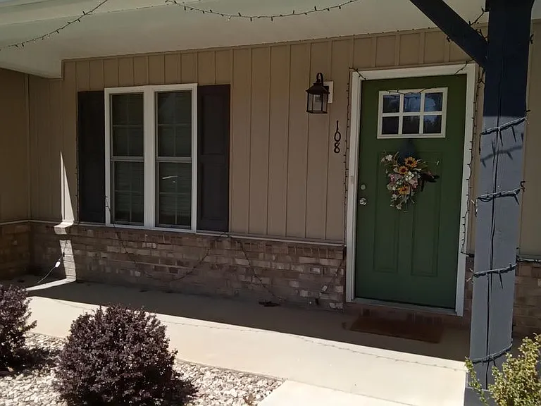 108 Squire Cir — Photo 2