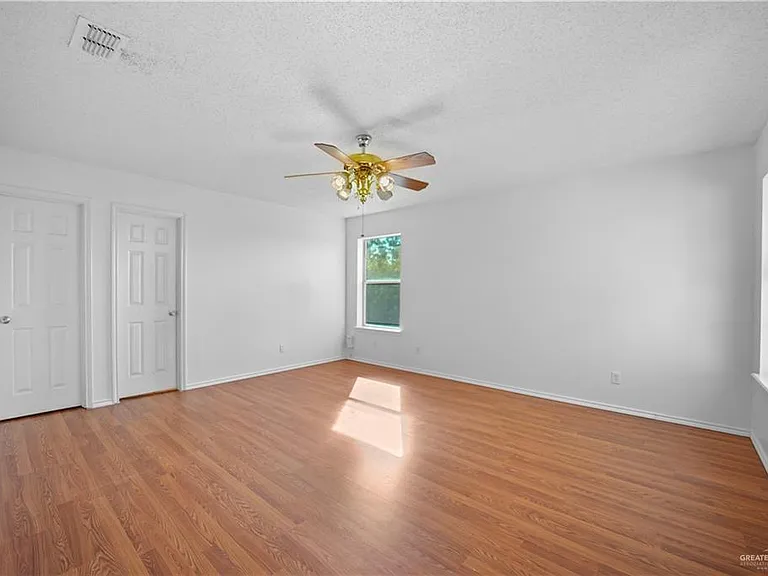 209 San Ignacio Ave — Photo 12