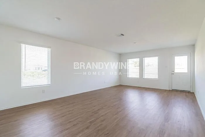 1432 Silver Oak Ln — Photo 4