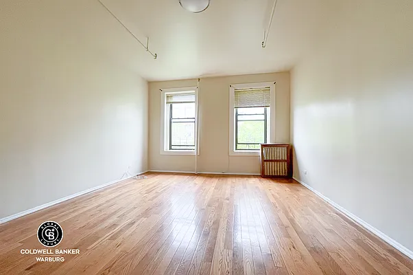 Rented by Coldwell Banker Warburg | media 11