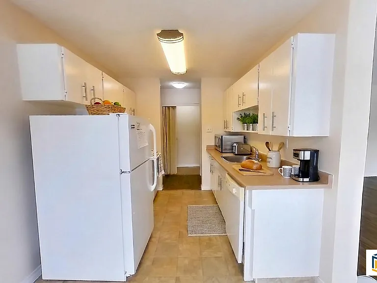 4605 106a St NW — Photo 15