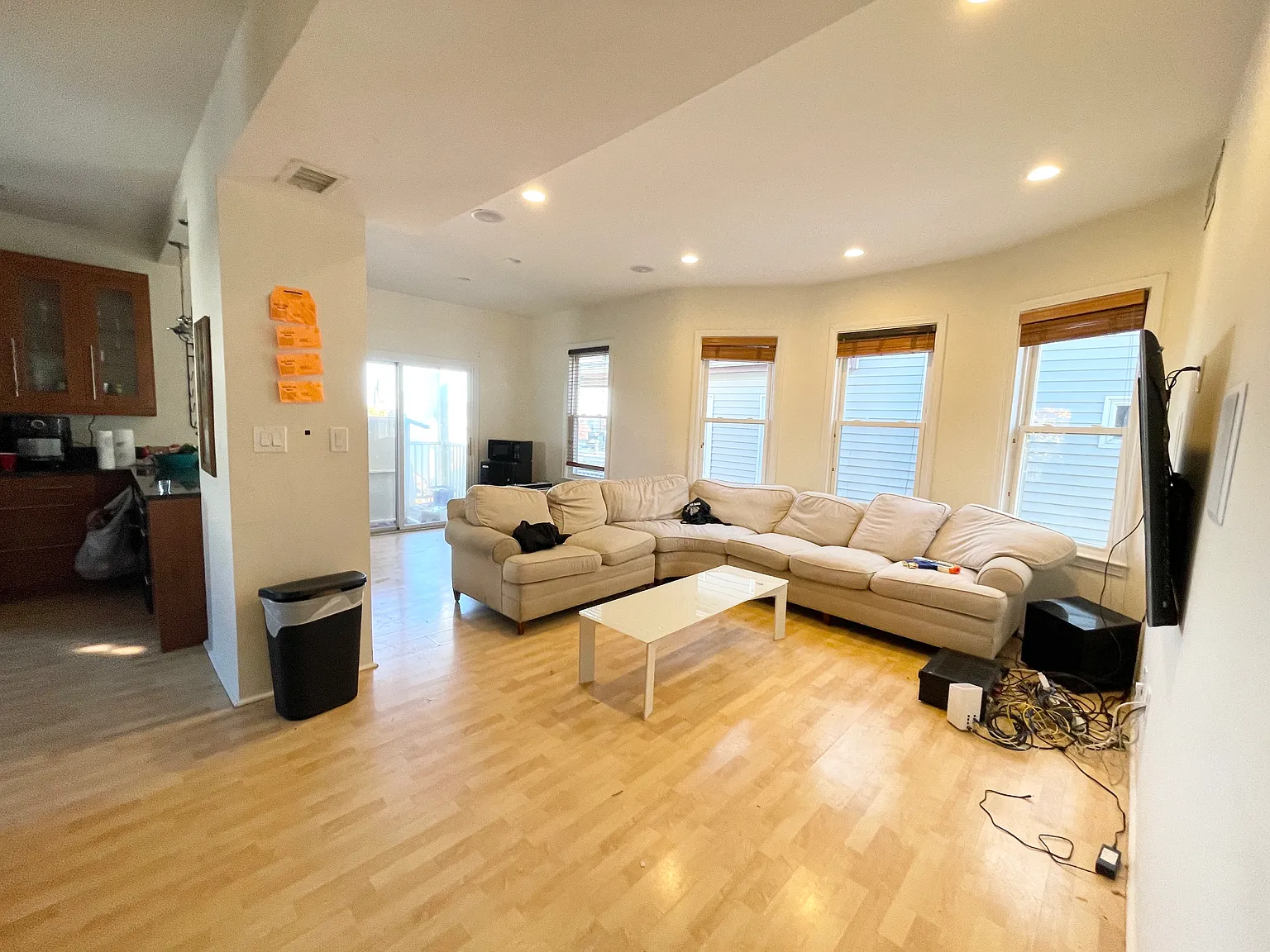 4 bed, 1.5 bath, 1500 sqft, $6,000 — Photo 3