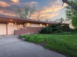 1127 Valley View Dr, Vermillion, SD 57069