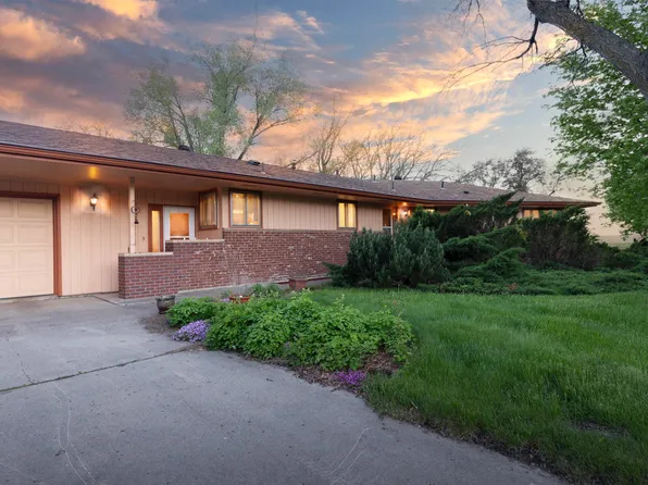 1127 Valley View Dr, Vermillion, SD 57069