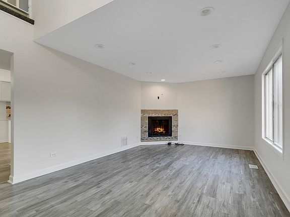 3rd image of 18 Woodsorrel Pl