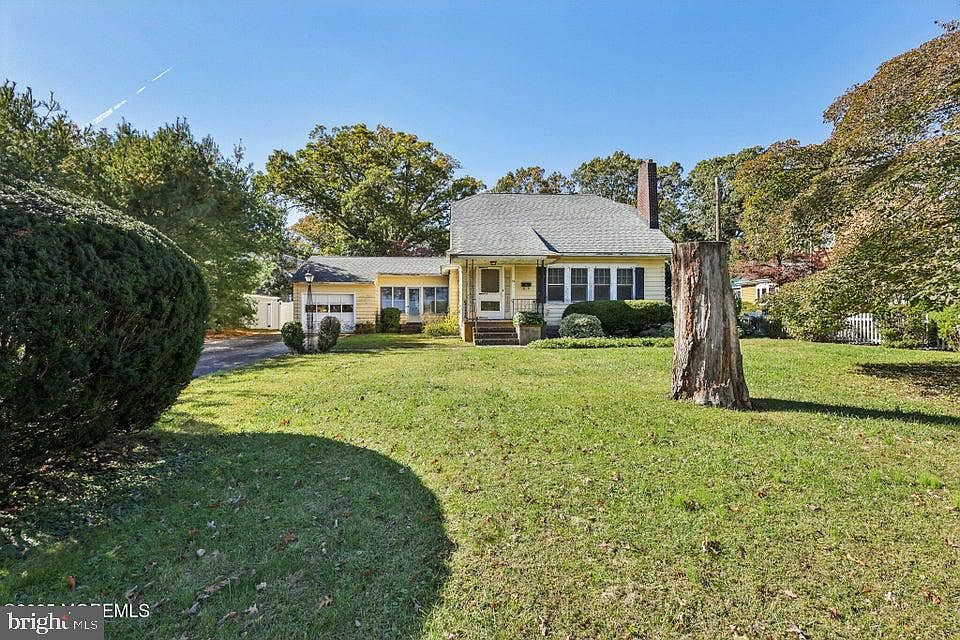 1st image of 16 Dickinson Ave