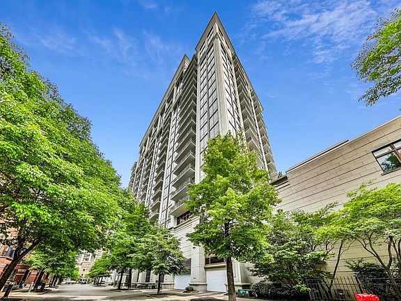 3rd image of 1335 S Prairie Ave Unit 907