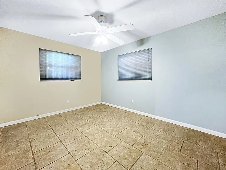 1031 Honeysuckle Rd — Photo 15
