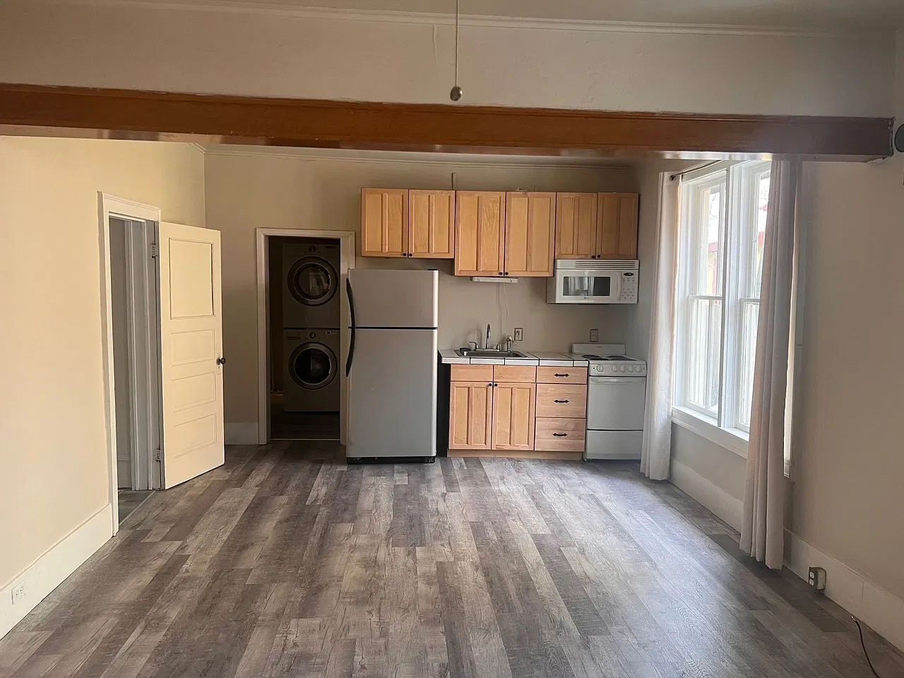 939 E 4th Ave — Photo 3