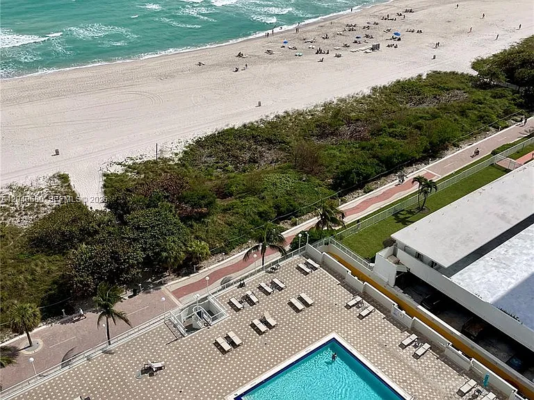 5701 Collins Ave #Penthouse 08 — Photo 31