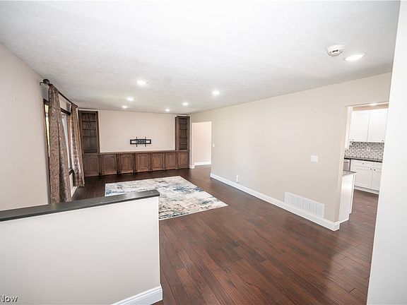 2nd image of 38610 Wood Rd