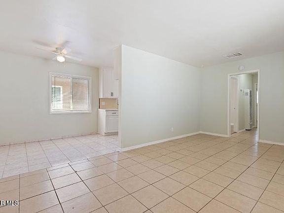 2nd image of 400 E Lancaster Blvd