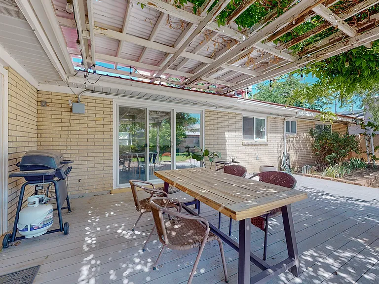 2810 Carolina St NE — Photo 34