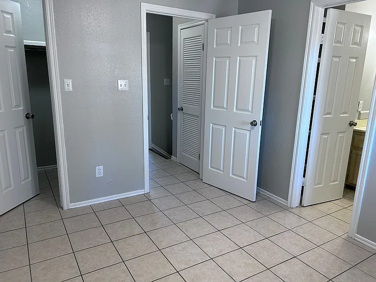 Las Violetas Apartments — Photo 71